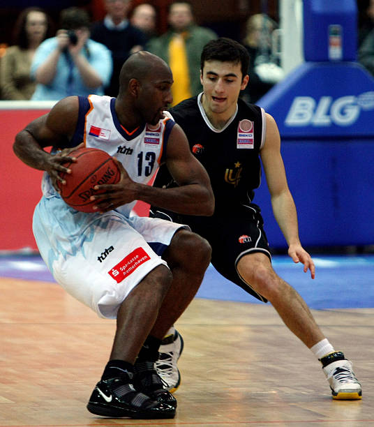 场热身赛中 场热身赛中