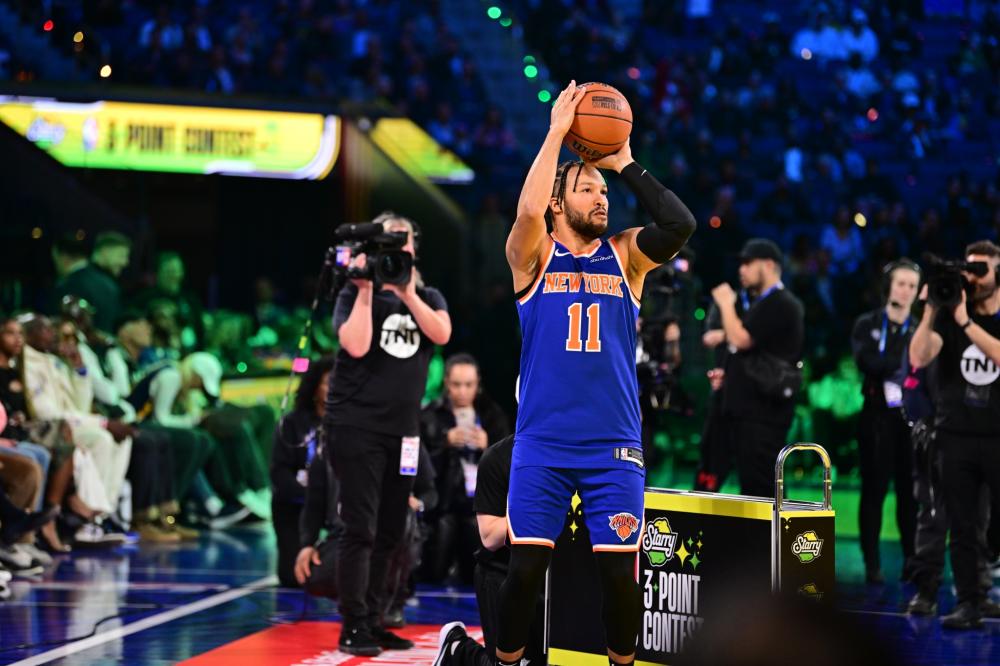 她在篮球场 她在篮球场